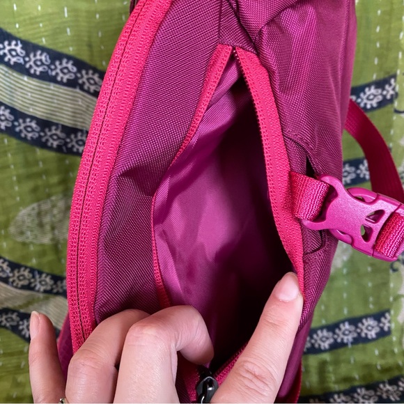NWOT Patagonia Mulberry Atom Sling 8L Bag - Picture 9 of 16